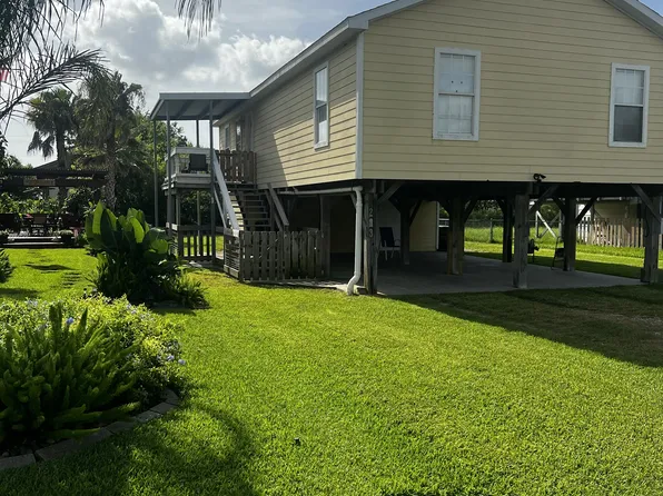 233 13th St, San Leon, TX 77539