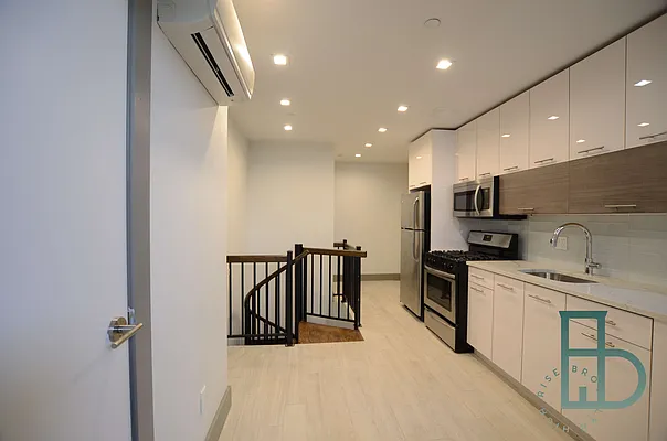 Rented by Brooklyn High Rise LLC | media 8