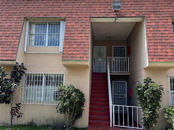 3rd image of 200 NW 107th Ave APT 205