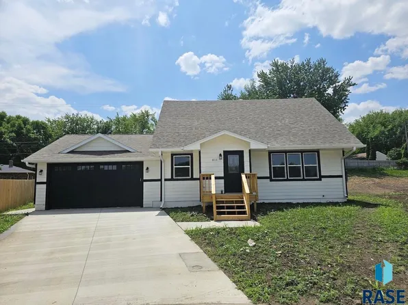 813 S Edward Cir, Sioux Falls, SD 57103