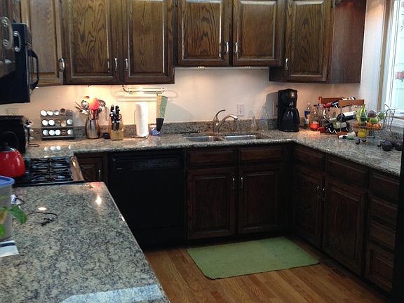 granite counters, gas range