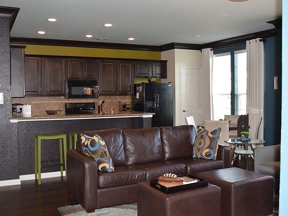 5th image of 1025 W 10th St #2307