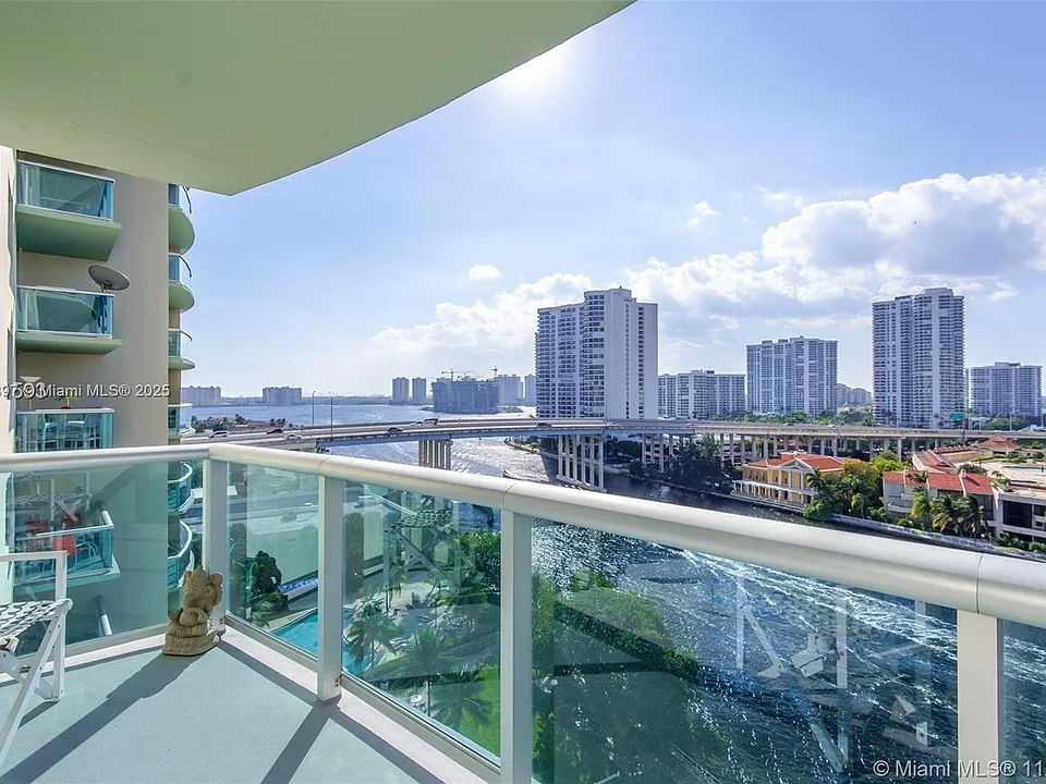 19390 Collins Ave #1121