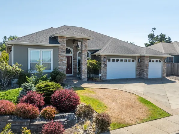 2165 Garfield St, North Bend, OR 97459