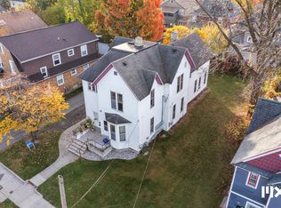 1566 Wealthy St SE, Grand Rapids, MI 49506