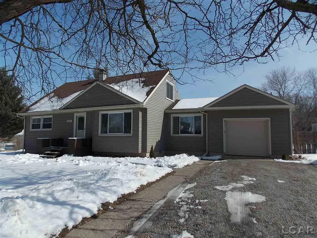 504 Cairns St photo 1