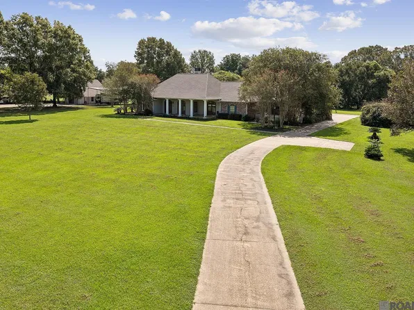 1026 Hunters Run Ave, Zachary, LA 70791