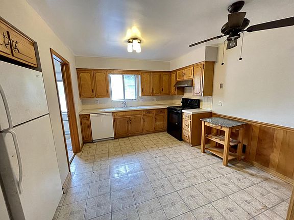 3rd image of 1856 Cromwell Dr #1