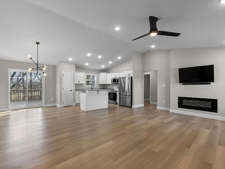 524 Old Poplar Rd — Photo 2