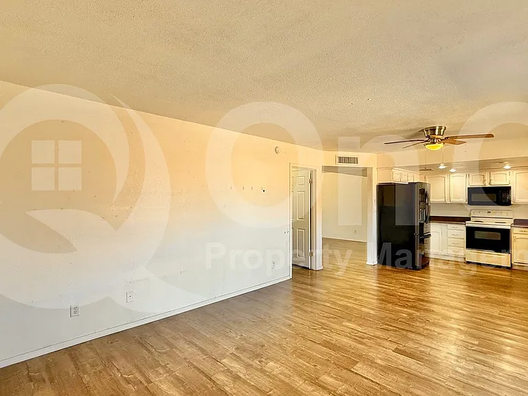 1007 N Menze St — Photo 13