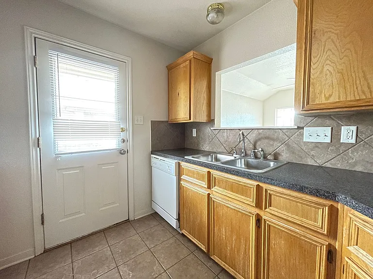 3206 Dannen Court — Photo 6