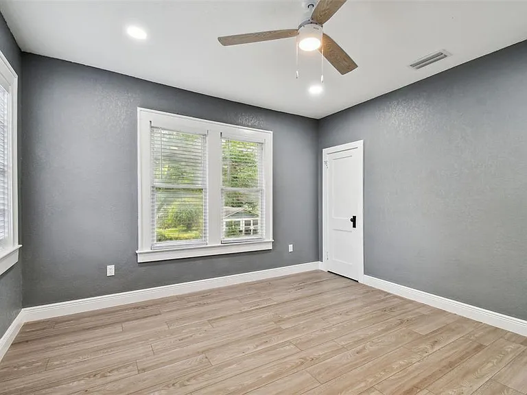 6810 N Navin Ave — Photo 24