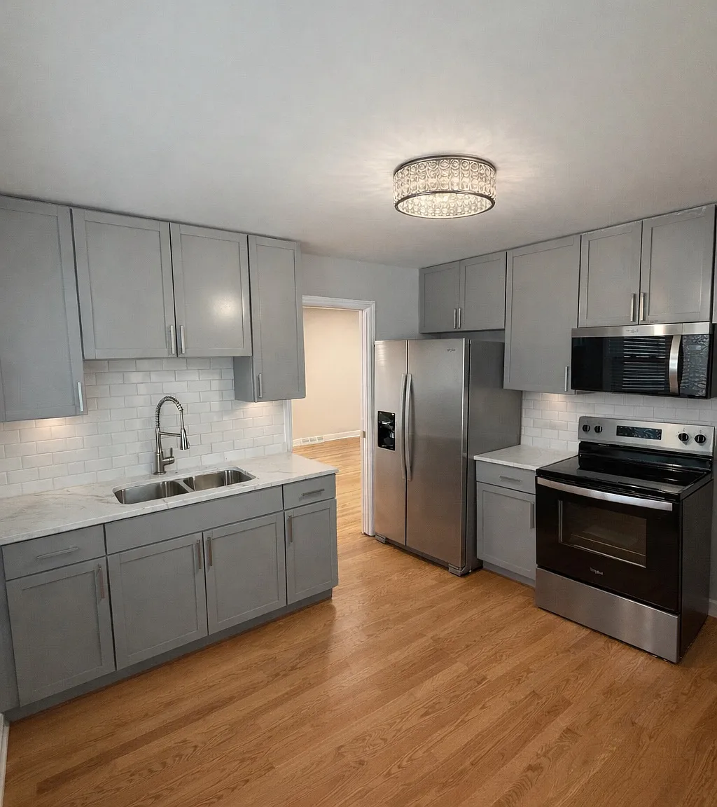 4614 Scott St — Photo 1