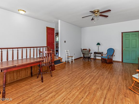 4th image of 1122 Sunrise Rd