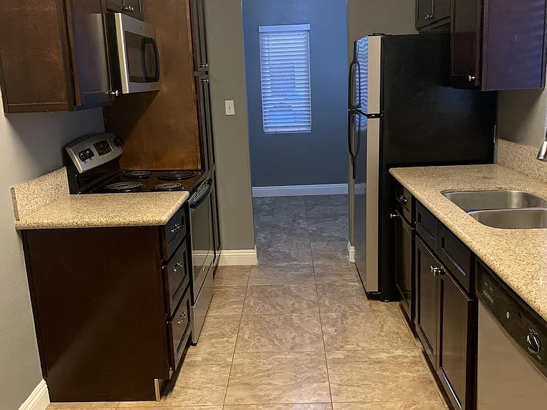 1723 Linden Ave — Photo 12