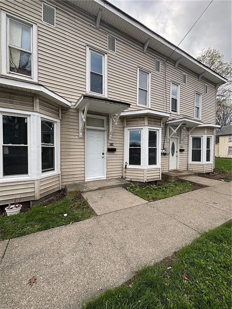 3 bed, 1.0 bath, 15818 sqft, $1,325 — Photo 1