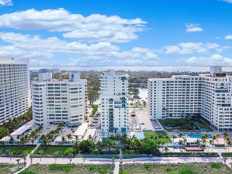 5001 Collins Ave #9H — Photo 10