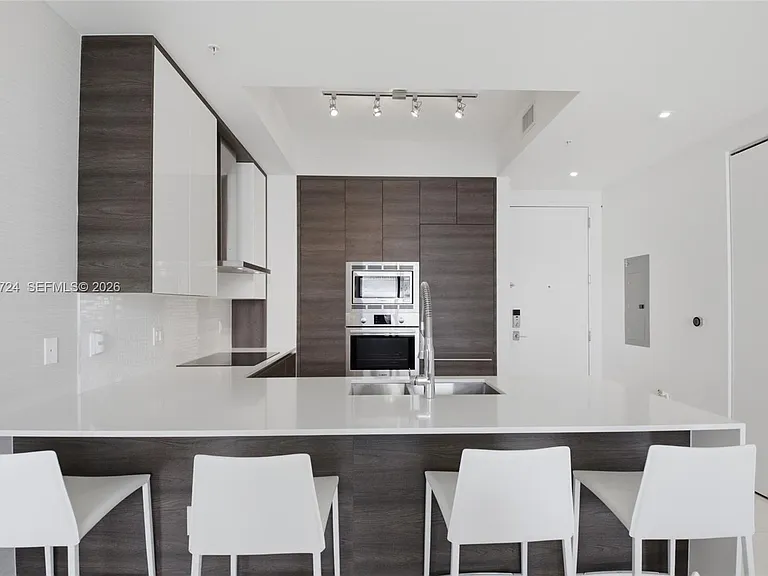 301 Altara Ave #LPH902 — Photo 3