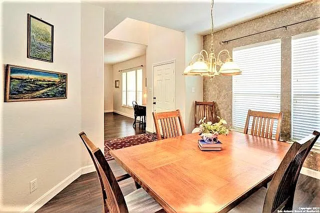 1060 Maltese Ln — Photo 3