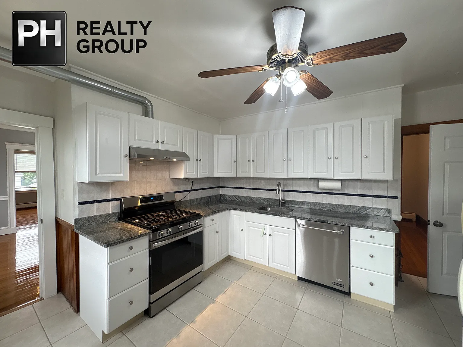 2 bed, 1000 sqft, $2,800 — Photo 2