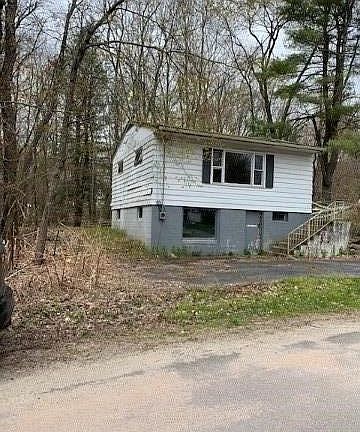 2nd image of 9 Lewis St