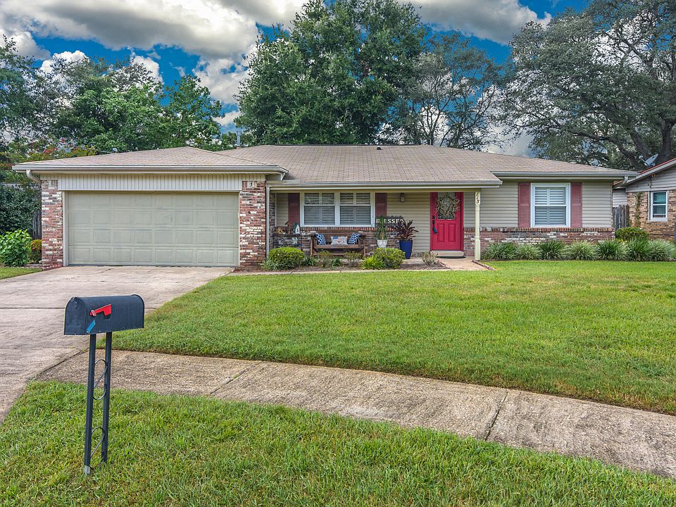 1st image of 115 Alan A Dale Dr