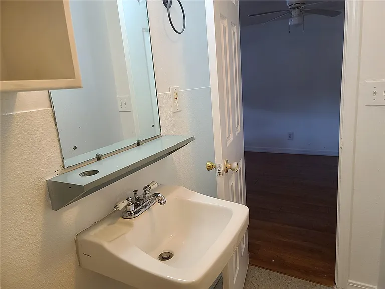 410 N Avenue D — Photo 10