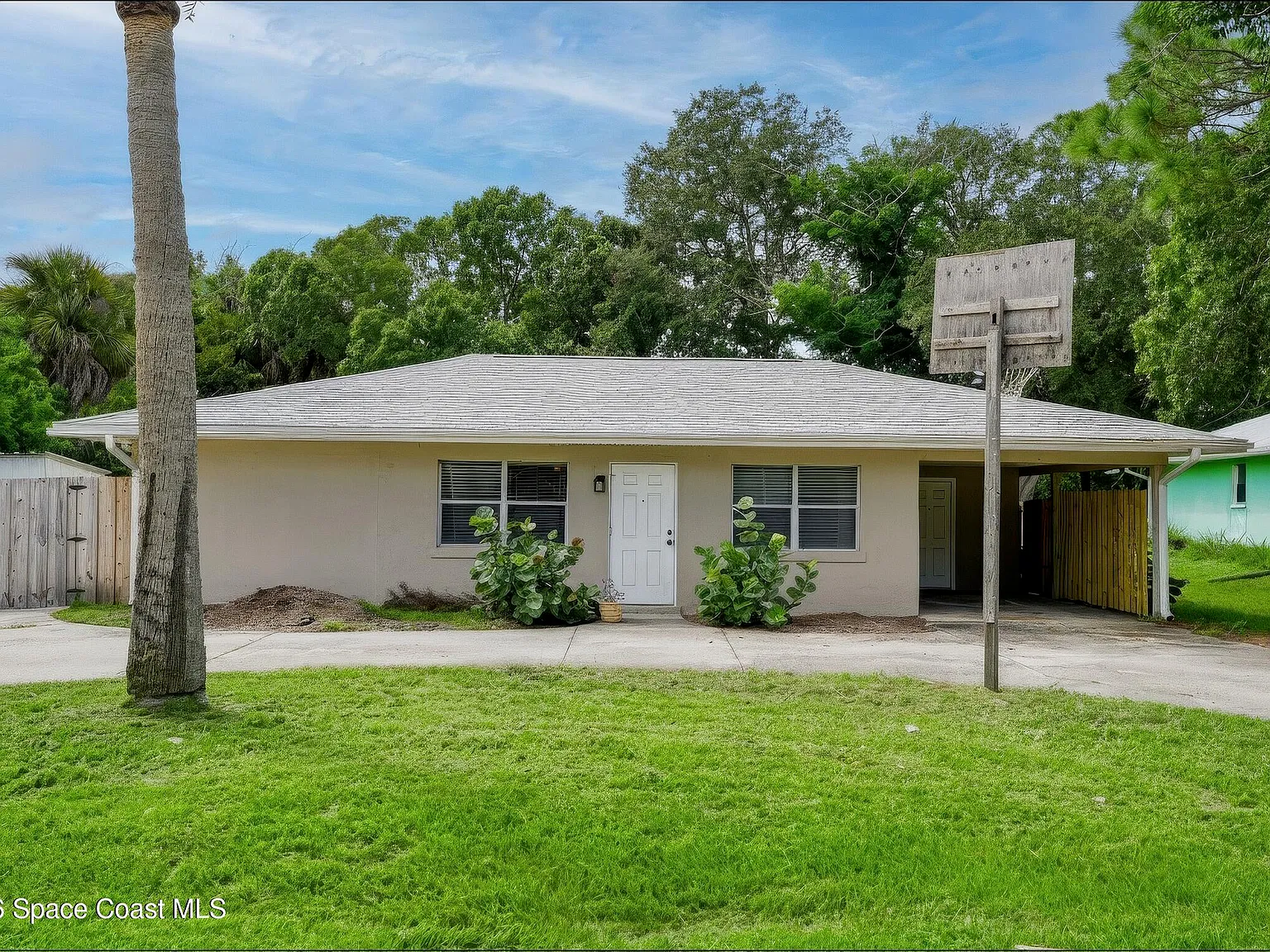 3 bed, 1.0 bath, 900 sqft, $2,000 — Photo 1