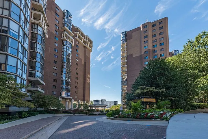 2 bed, 1095 sqft, $3,250 — Photo 2