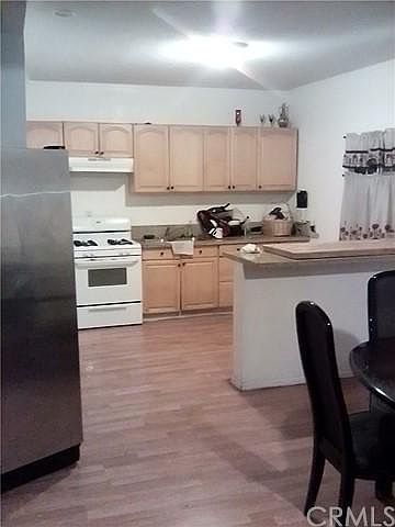 2nd image of 829 E 10th St