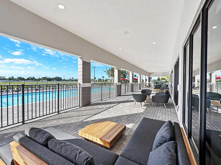 Vista Lago Apartments — Photo 7