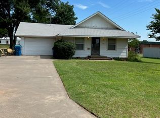 103 E Bond St, Tuttle, OK 73089