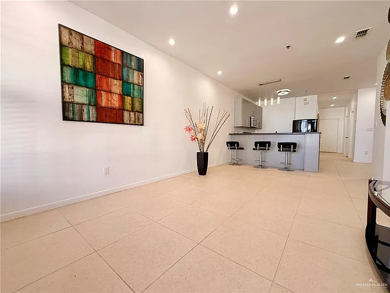 813 Travis St #207 — Photo 16