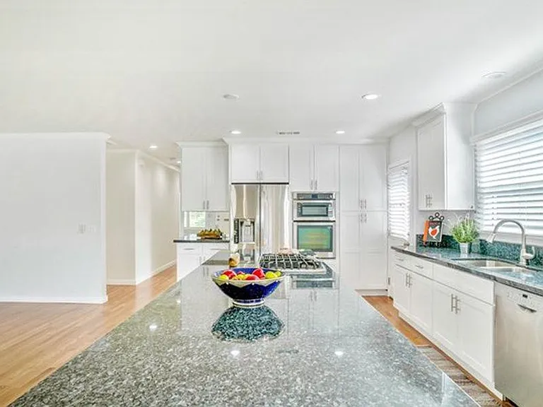 226 Avenue C — Photo 14