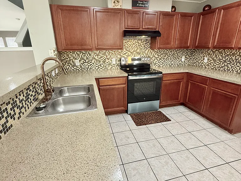 503 Angela Ln — Photo 6