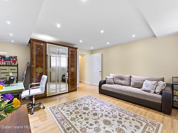 3rd image of 23 Stack Dr