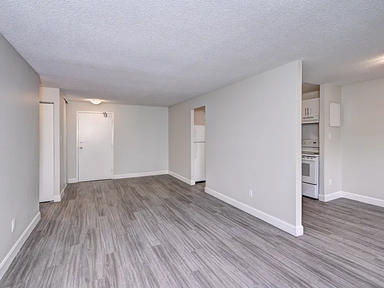 255 Belsyde Ave E — Photo 13