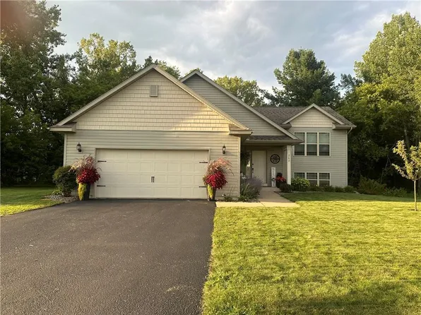 343 E. Jackson Ave, Fall Creek, WI 54742