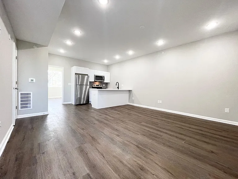1228 N Marshall St #3R — Photo 4