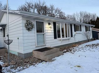 524 Wisconsin St, Waupaca, WI 54981