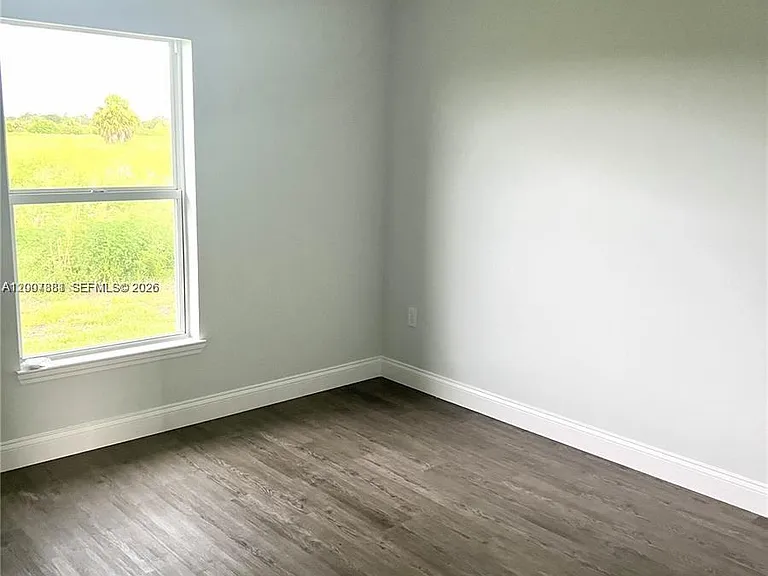 634 Royce Rd — Photo 12