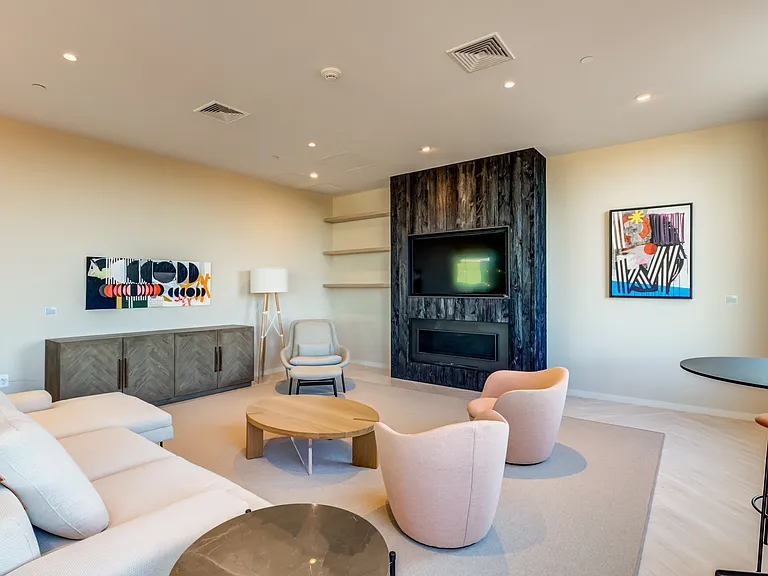 Roof Top Lounge w/ Fireplace