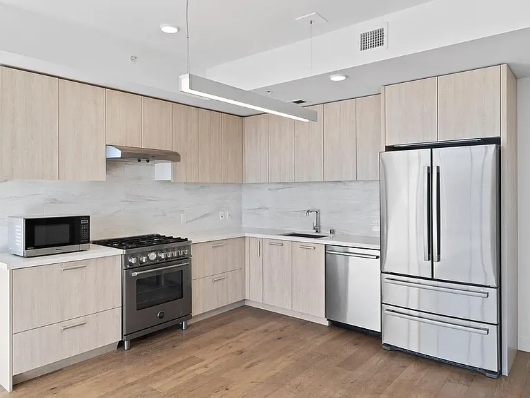 188 W Saint James St #11004 — Photo 7