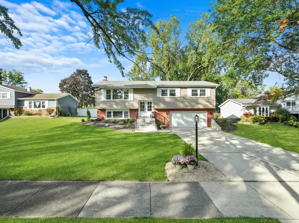 1014 71st St, Darien, IL 60561