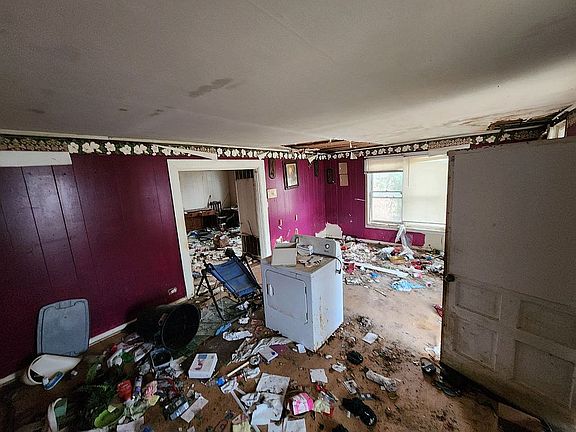 4th image of 553 Monroe Dr