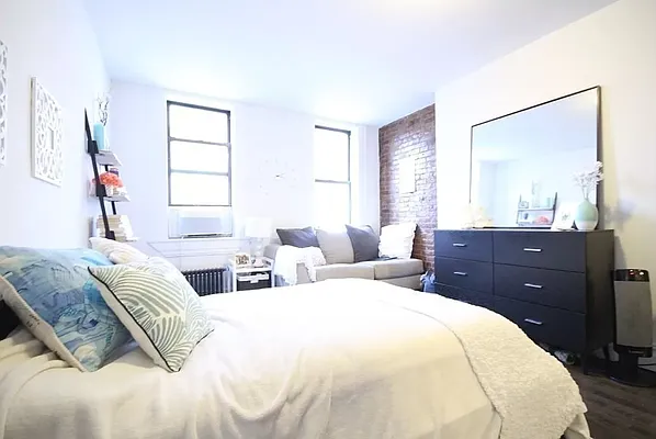 Rented by Compass | media 9