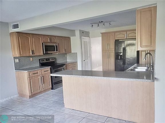3rd image of 3111 Coral Springs Dr APT 111