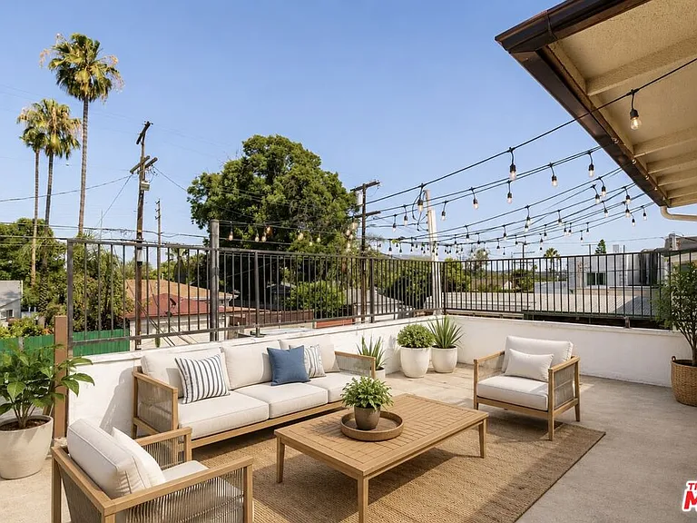 5514 1/2 Cahuenga Blvd — Photo 14