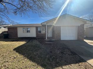 820 Meadowridge Dr, Midwest City, OK 73110