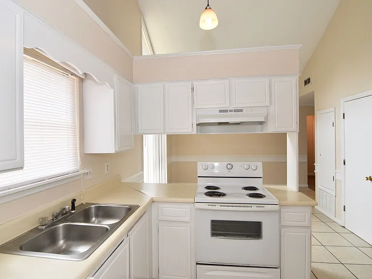 4154 Arlington Rd — Photo 10